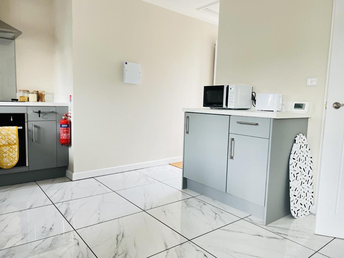 Brand New 1 Bed Apartment, 5Min Walk To Racing & Main Strip, With Electric Parking Bay & Terrace Long Stay Work Contractor Leisure - Citrine Newmarket  Kültér fotó